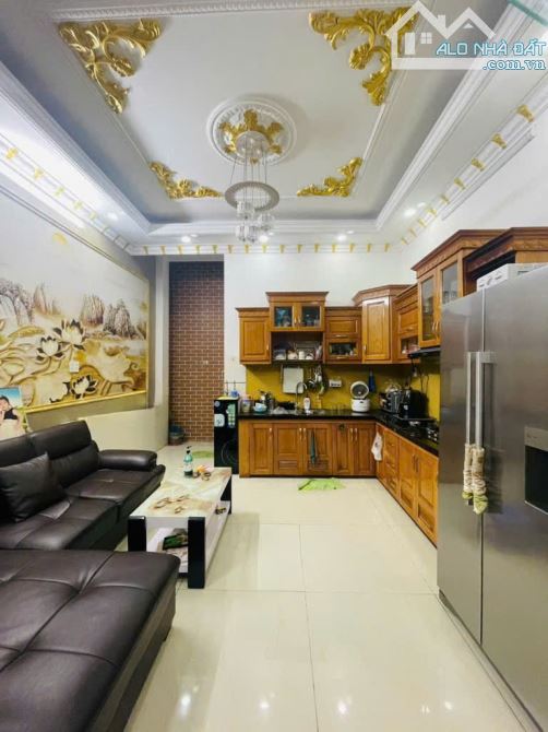 GIÁ NHỈNH 8 TỶ - SIÊU PHẨM HIẾM– Lê Văn Quới + DT Gần 100m² + 4 TẦNG 1/ - 3