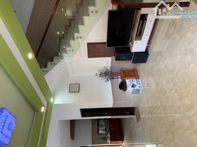TRUNG TÂM QUẬN 9- BIỆT THỰ SÁT GLOBAL CITY -168M2( 8mx21m) - 3 TẦNG - 3
