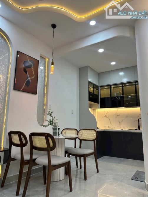 🟢PHAN VĂNBTRỊ -GẦN CHỢ BÀ CHIỂU-GIÁP Q 1-DTSD: 72M2 +2TẦNG-3PN(PN DƯỚI TRỆT) CHỈ:6 TY🟢M - 3