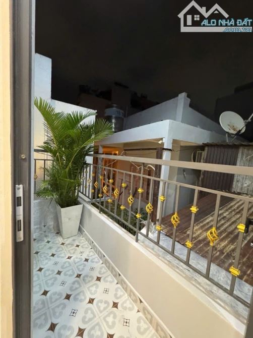 nhà đẹp quận 6, 4 phòng ngủ, 2 wc, hẻm 4m xe hơi vào tận nơi, chỉ 4 đồng hơnn - 3