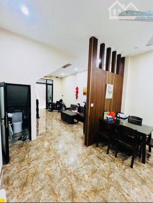 NHÀ HÀO NAM CHẮC CHẮN 48m2, 5 tầng -mt 4.6m - Gần phố, gần ga - Xung quanh tràn tiện ích - 3
