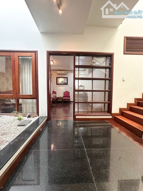 Bán biệt thự Tân Bình - 173m2 - sân vườn thoáng mát - 3 tầng - 3