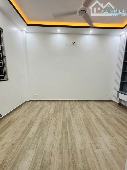 Nhà 4 tầng độc lập, đường 8m ô tô qua lại gần Metro, bến xe Thượng Lý - 3