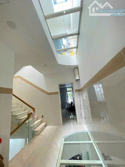 NHÀ MẶT TIỀN KINH DOANH KHU VIP TÊN LỬA NGANG 5M _100M2 3 tầng ,4PN - 4