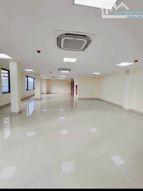 Cần bán nhà mặt phố Phạm Văn Đồng 8tầng thang máy full nội thất. - 4