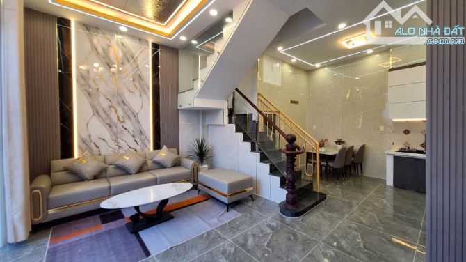 Nhà 2 lầu ( 4 Phòng Ngủ - Sân oto ) kinh doanh buôn bán , TX25 Q12 - 4