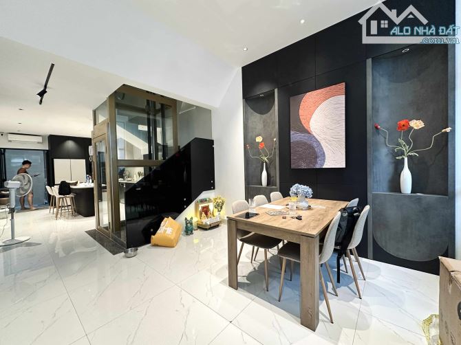 Bán nhà Phú Nhuận - ô tô vào nhà - 72m2 - Hẻm 8m kinh doanh - 4