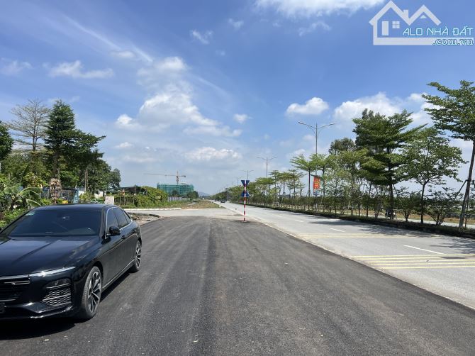 ĐẤT VÀNH ĐAI 4 BÁN GẤP - LIỀN KỀ SUNGROUP - Ô TÔ 7 CHỖ ĐỖ CỬA- NHỈNH 4 TỶ ! - 4