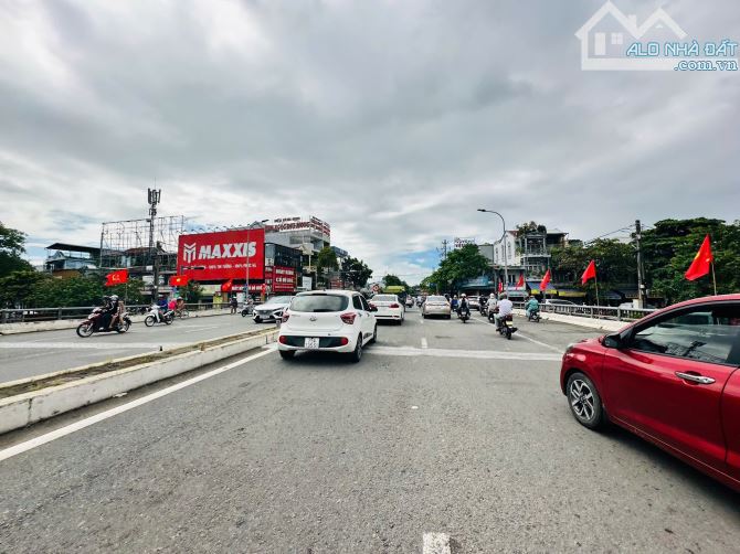 NHÀ HAI TẦNG TÂN CỔ ĐIỂN HIỆN ĐẠI KIỆT Ô TÔ HẢI TRIỀU - 4