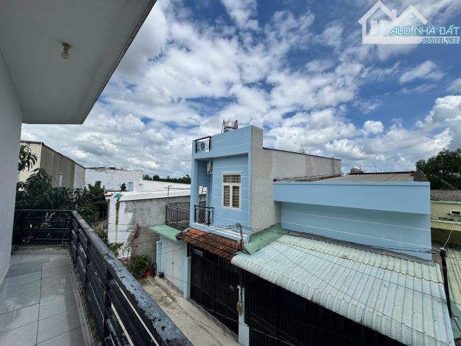 Nhà góc 2 MT - Lê Văn Lương - Hẻm xe hơi - 1 lầu + sân thượng - 4