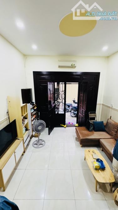 📣 QUẬN 5 – 2 MẶT HẺM THÔNG – XE HƠI VÀO TỚI NHÀ – 43M² – 3 TẦNG BTCT – 3PN – NHỈNH 10 TỶ - 4