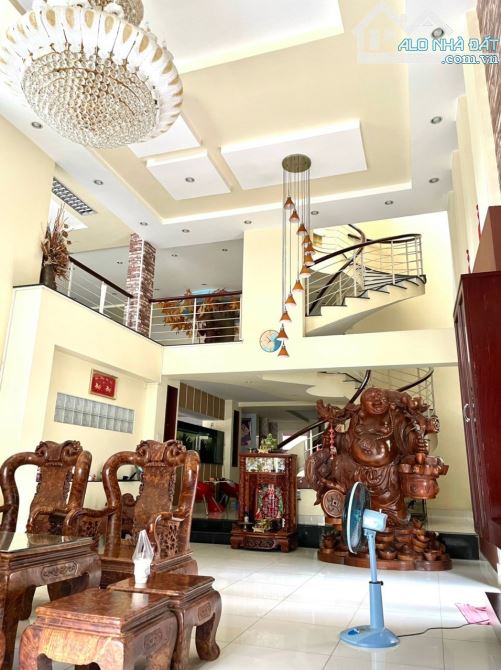 Mặt tiền Hồ Ngọc Cẩn - Tân Phú, 10,1x21m, 3 tầng lửng ST, giá 32,5 tỷ TL. - 4