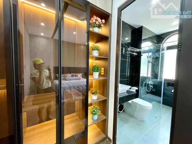 Bán nhà 3 tầng hiện đại mới xây, SHR công chứng ngay, xe hơi vào tận cửa - 4