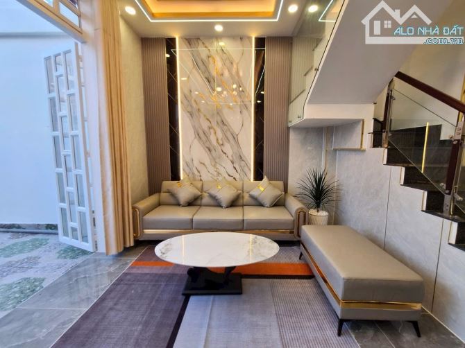 Nhà 3 tầng, ngang 5,5m * 18m, 4 phòng ngủ gần chợ Thạnh Xuân - 4