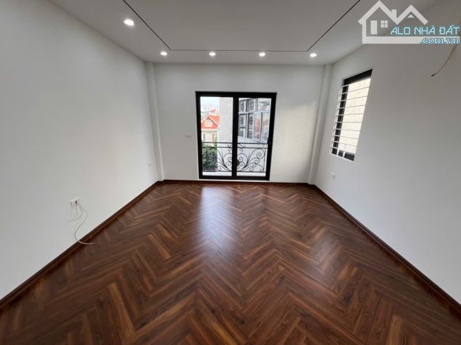 Đối diện siêu thị Aeon Mall Long Biên. Căn góc Dt 52m x 6 tầng - thang máy - giá hơn 9 tỷ - 4