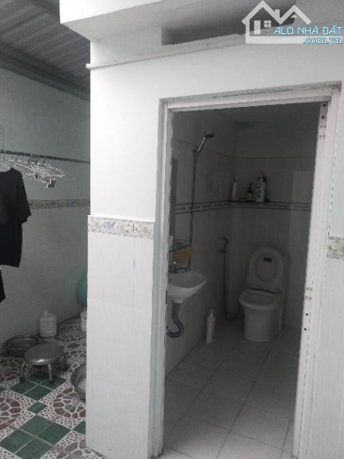 Nhà 2 tấm , hẻm nhựa xe tải thông. - 4