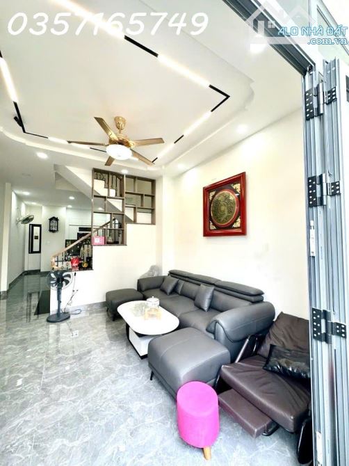 BÁN NHÀ ĐẸP FULL NỘI THẤT - 1 TRỆT 2 LẦU 1 TUM  - 200m2 SỬ DỤNG - CÓ GARA Ô TÔ - KẾ - 4