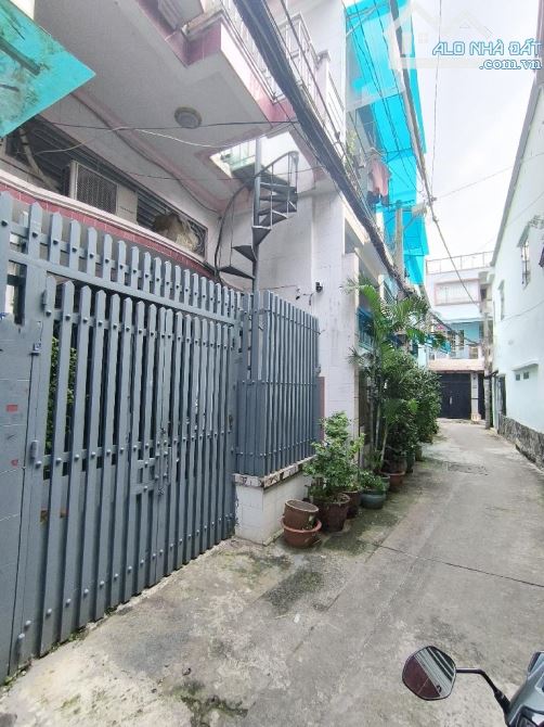 Nhà Quang Trung - 44m2 - 5 tỷ - 3 tầng đúc - 20m ra hxh - 4