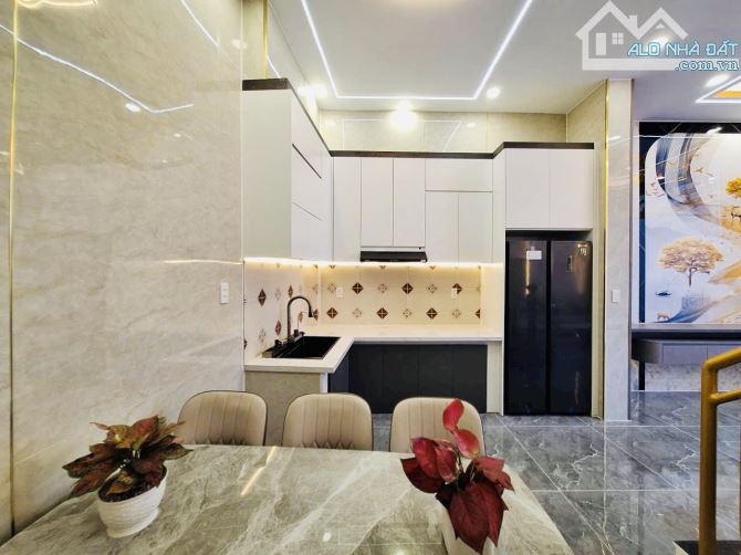 Nhà 3 tầng - mặt tiền gần TX25 - sân để 2 chiếc oto - 4