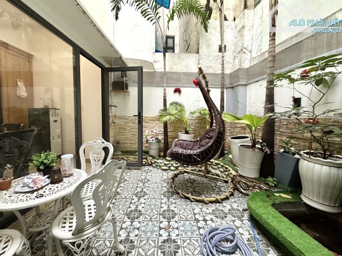 KHU VIP PHAN XÍCH LONG – 95M² – HẺM Ô TÔ 7 CHỖ – NHÀ ĐẸP 4 TẦNG –12 TỶ - 4