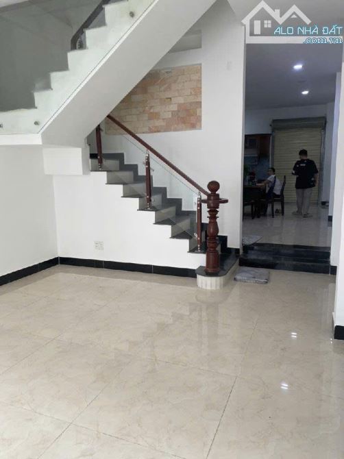 Nhà 3 tầng mặt tiền đường Huỳnh Thị Đồng TT Nhà bè. 4,5*17 hơn 8 tỷ. Đường 12 m KDBB. - 4