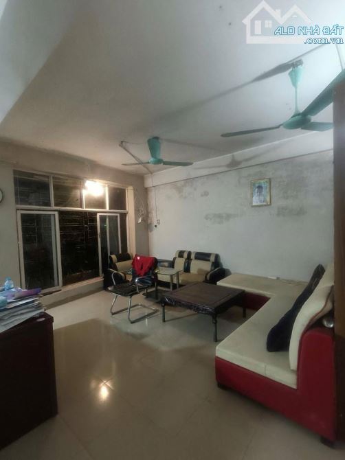 Bán đất tặng nhà 6 tầng,DT 75m2, dân xây chắc chắn, có ô chờ thang máy, cách phố 10m - 4