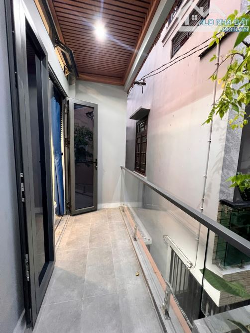 NHÀ ĐẸP NI SƯ HUỲNH LIÊN-P10- TÂN BÌNH-  HẺM Ô TÔ – 3 TẦNG-3 PN-  NGANG 4M- 5.6 TỶ TL - 4