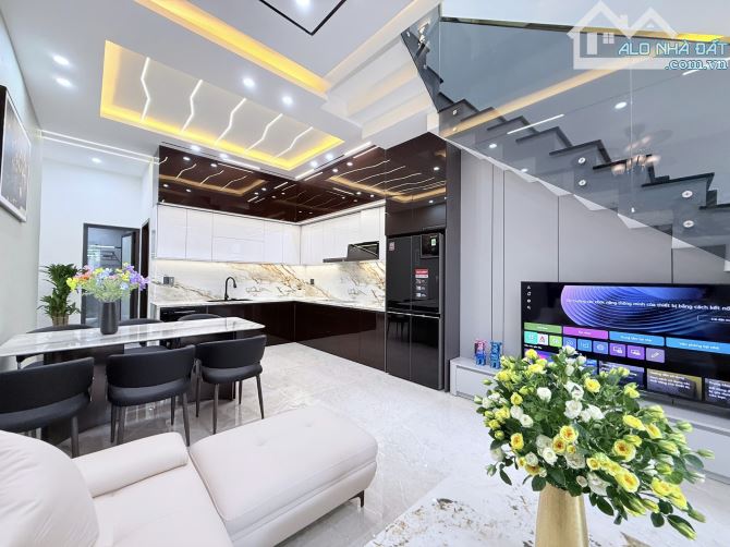 TẶNG full NỘI THẤT LUXURY_ Đường TRẦN XUÂN LÊ_ Dt 80m2_ Nhà 3 LẦU, 4 NGỦ_ GIÁ: 8 Tỷ 2 - 4