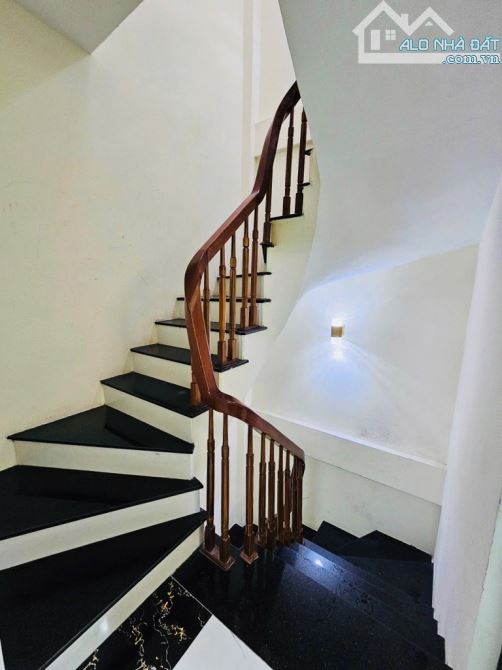 Trâu Quỳ- 5 tầng mới koong - 4tỷ8 - oto đỗ cửa  - đủ công năng - gần hvnn, vin1,.. - 4