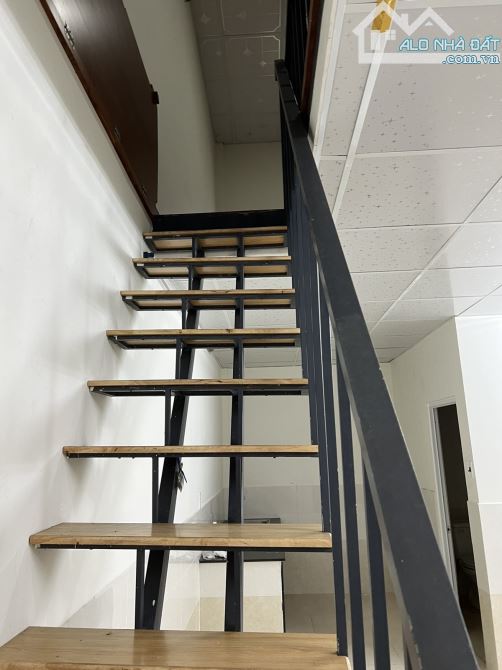 Cho thuê nhà trệt gác suốt gần chợ Bến Thành Q1 - 4