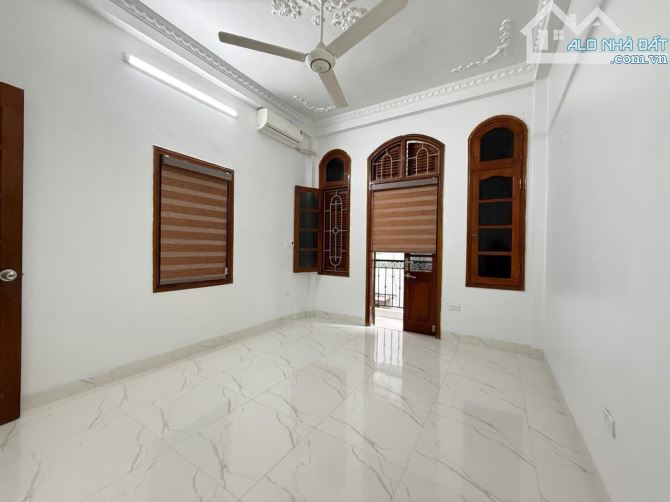CẦU GIẤY – TRUNG TÂM SẦM UẤT – OTO VÀO NHÀ – LÔ GÓC 3 THOÁNG – 42M² – 4 TẦNG – 15,6 TỶ - 4