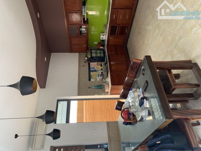 TRUNG TÂM QUẬN 9- BIỆT THỰ SÁT GLOBAL CITY -168M2( 8mx21m) - 3 TẦNG - 4