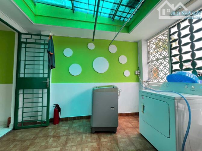 NGAY CHỢ PHÚ NHUẬN - 4 TẦNG BTCT - VUÔNG VỨC - NỞ HẬU - DT 40M2 - 7.3 TỶ TL. - 4