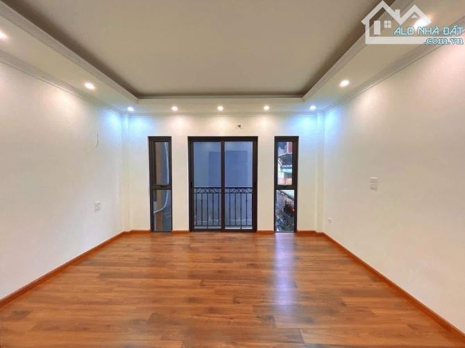 CƠ HỘI HIẾM CÓ: Nhà Đẹp Xuân La, Ô Tô Tránh, 50m², 7 Tầng, Thang Máy, Lô Góc - 4