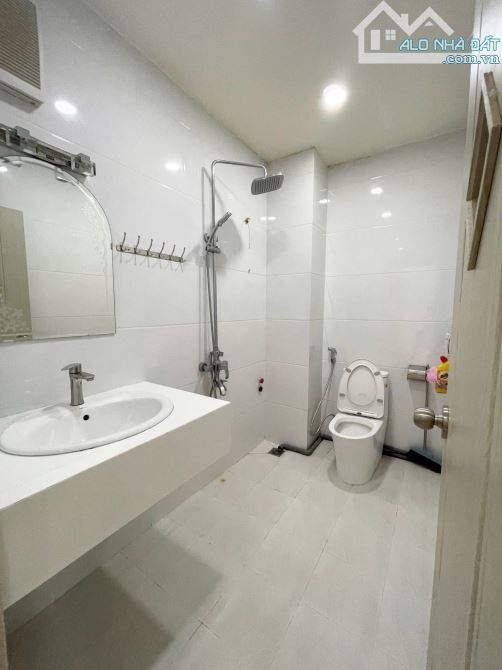 Phòng tách bếp cửa thoáng full nội thất - 4