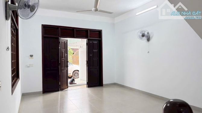 NHÀ 1 TRỆT 2 LẦU + 1 TUM MẶT TIỀN ĐƯỜNG AN DƯƠNG VƯƠNG - DT - 4