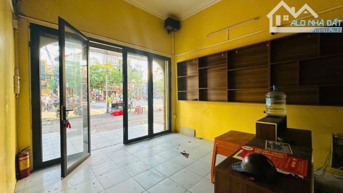 Cho thuê nhà mặt đường Tôn Đức Thắng, vị trí tuyệt đỉnh ngay góc ngã 4 - 4