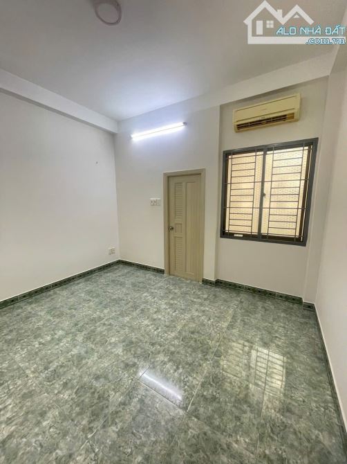 Bán gấp nhà riên hẻm nhựa 7m thông. 5 tầng 4x17. Khu V.I.P Bàu Cát Tân Bình. Chỉ 11,9 - 4
