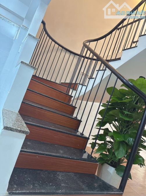 SIÊU HÓT NHÀ 2 TẦNG MẶT TIỀN TÔN ĐẢN MỚI ĐẸP GẦN BXE DT 70M2 NGANG 3.5M CHỈ 5.2 TỶ - 5