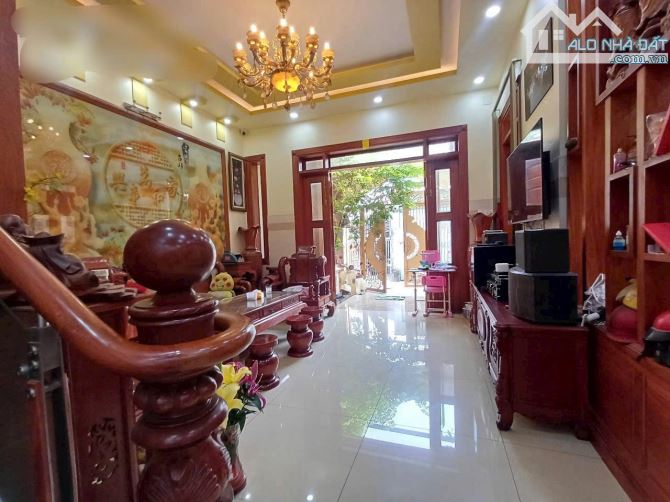 Căn Biệt Thự Tâm Huyết ( 7M x 22M ) 4 Phòng Ngủ - đường Thạnh Lộc 15 sát Ngã 4 Ga - 5
