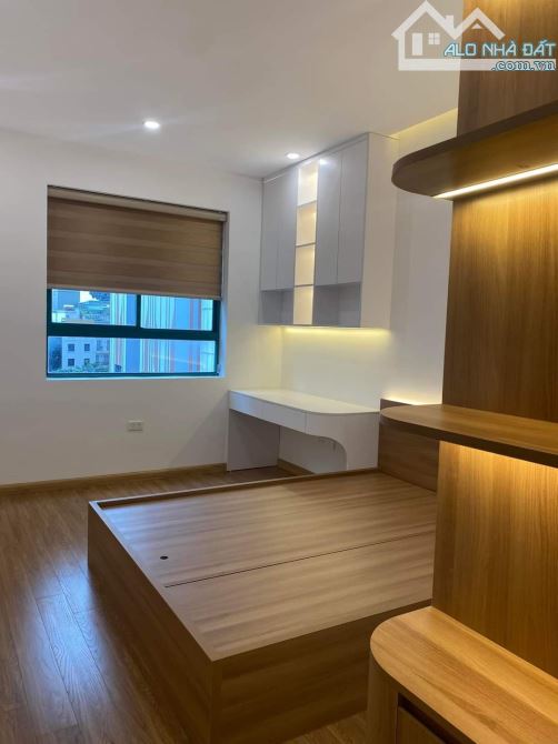 Hot ! Bán căn hộ 17T mặt đường Hoàng Đạo Thúy. 115m2. 2 phòng ngủ 2wc. Giá 76tr/m2 - 5