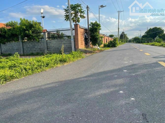 GÓC 2 MẶT TIỀN NGAY TỈNH LỘ 44B VÔ 500M;  Long Mỹ - Đất Đỏ - BRVT ; cách biển Phước Hải - 5