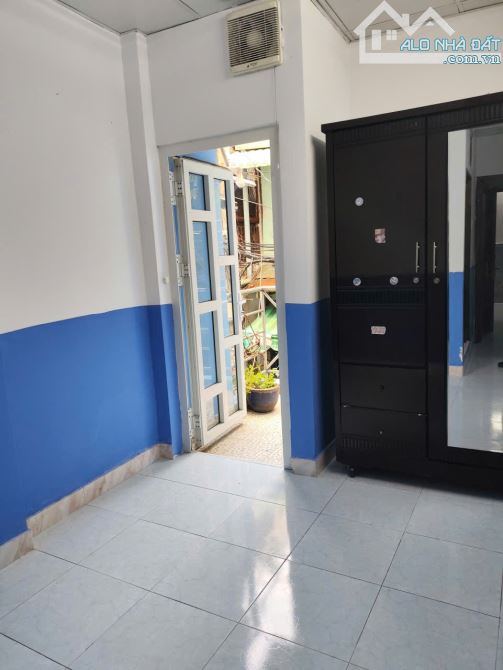Nhà Lạc Long Quân, Tân Bình, 42m2, 2 Tầng, 3 PN, Khai Thác Dòng Tiền 8.5tr, Chỉ 4 Tỷ 2 - 5