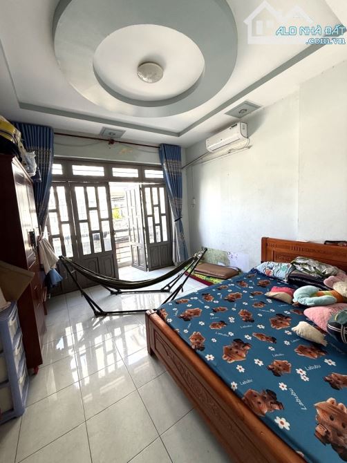 NGAY TRƯỜNG HỌC TÂN TRỤ- TÂN BÌNH- HXH THÔNG- DT 70M2- 4 TẦNG BTCT- KHÔNG QUI HOẠCH - 5
