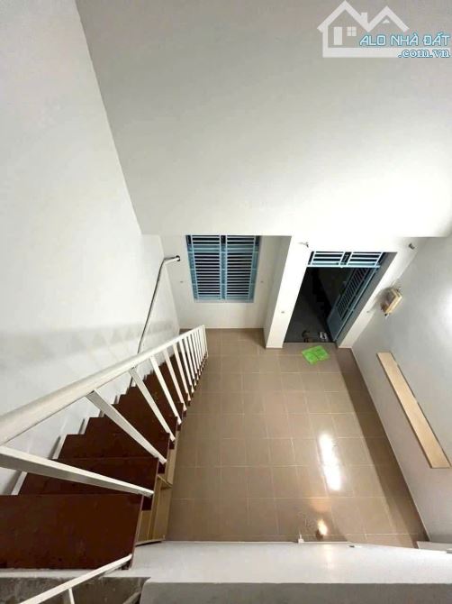 HẺM XE HƠI 1 TRỤC - NHÀ 2 TẦNG 50M2 MỚI Ở NGAY - CÁCH ĐƯỜNG BÙI CÔNG TRỪNG - ĐÔNG THẠNH VÀ - 5