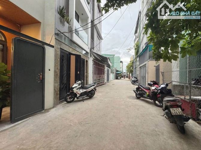 BÁN NHÀ MỚI PHỐ PHẠM VĂN ĐỒNG – 5 TẦNG HIỆN ĐẠI, FULL NỘI THẤT – GIÁ CHỈ 7,15 TỶ! - 5