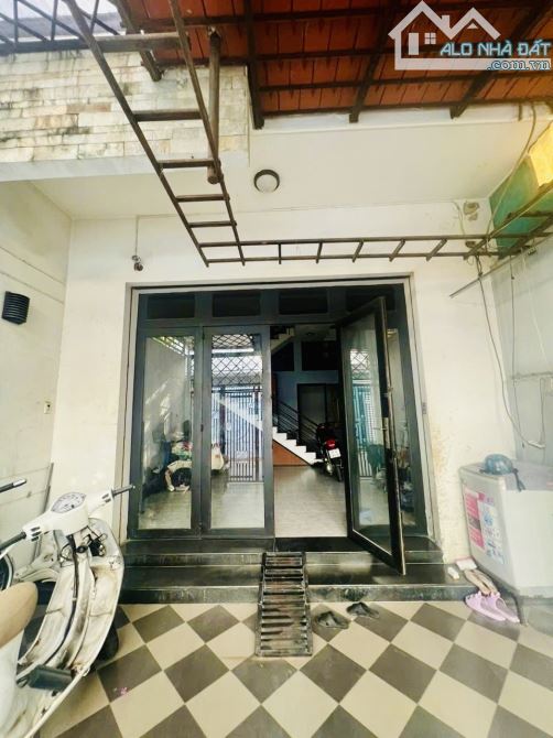 NGAY TRỤC THỐNG NHẤT -  3 TẦNG - NGANG 5.1M - DÀI 12,5 -  HẺM XE HƠI NGỦ TRONG NHÀ - 6 PHÒ - 5