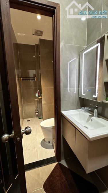 BÁN NHÀ ĐẸP 3 LẦU NGAY HOÀNG TRỌNG MẬU, P.TÂN HƯNG, QUẬN 7-DT 50M-3 PN .CHỈ 6 TỶ 5 - 5