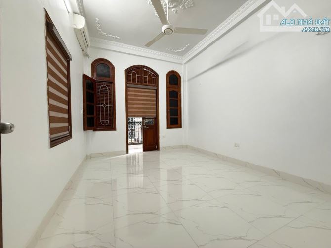 CẦU GIẤY – TRUNG TÂM SẦM UẤT – OTO VÀO NHÀ – LÔ GÓC 3 THOÁNG – 42M² – 4 TẦNG – 15,6 TỶ - 5