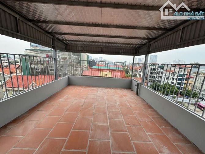 TOÀ NHÀ VĂN PHÒNG - CẦU GIẤY - 8 T THANG MÁY - 2 MẶT THOÁNG- VỈA HÈ - Ô TÔ TRÁNH - 26.5 T - 5